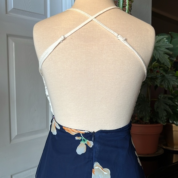 Floral Lace Halter Dress - Picture 4 of 10